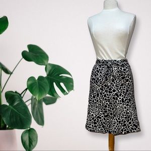 Plus size women’s skirt black and white knee high casual trendy business party